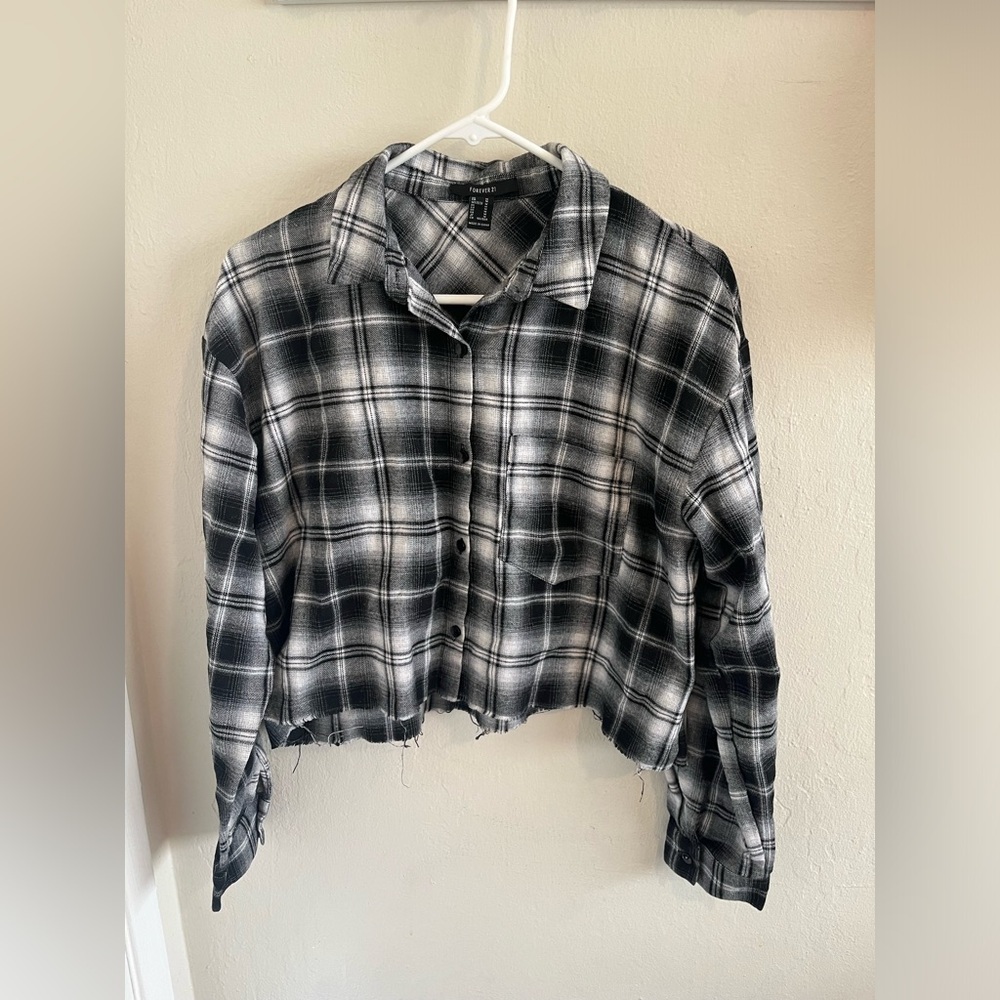 Forever‎ 21 crop shirt size M